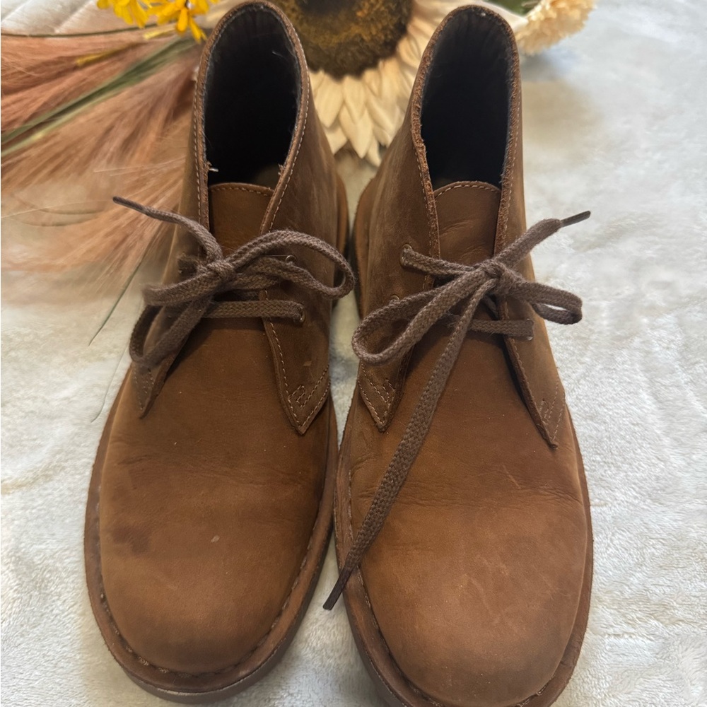 Clarks Wonen’s Tan Desert Boots